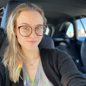 Meet your Posher, Stephanie